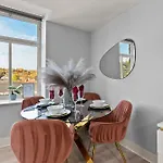Apartment 30 Percent Off! Stylish In Dewsbury -close To *
