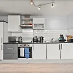 30 Percent Off! Stylish In Dewsbury -close To * Leeds (West Yorkshire)