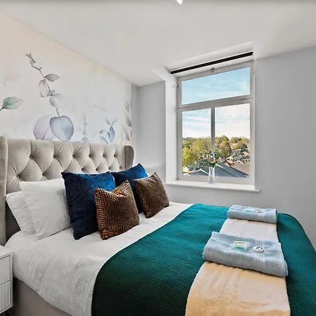 30 Percent Off! Stylish In Dewsbury -close To