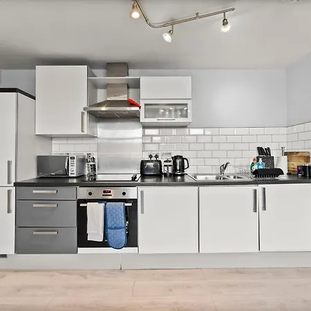 30 Percent Off! Stylish In Dewsbury -close To * Лидс