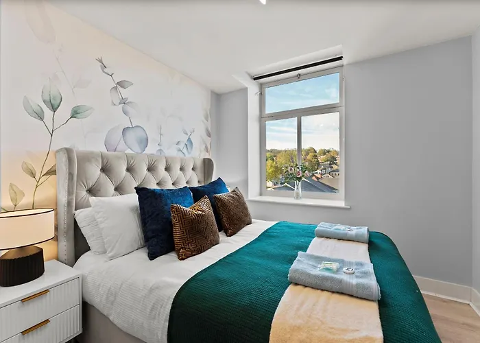 30 Percent Off! Stylish In Dewsbury -close To