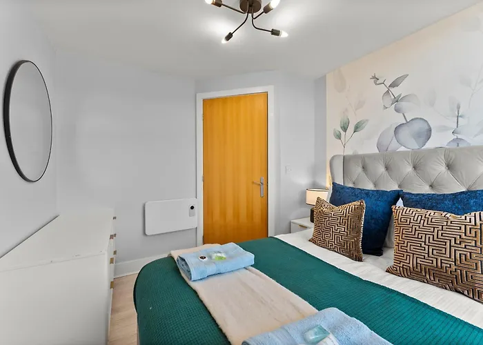 30 Percent Off! Stylish In Dewsbury -close To *