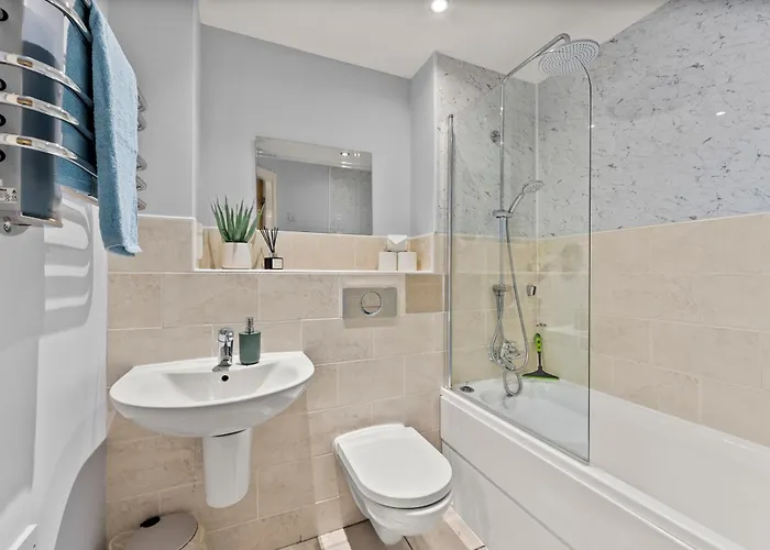 30 Percent Off! Stylish In Dewsbury -close To