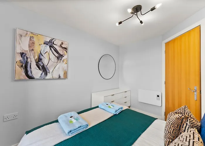 30 Percent Off! Stylish In Dewsbury -close To Apartment