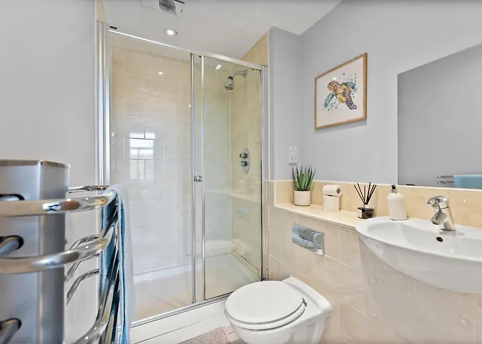 30 Percent Off! Stylish In Dewsbury -close To *