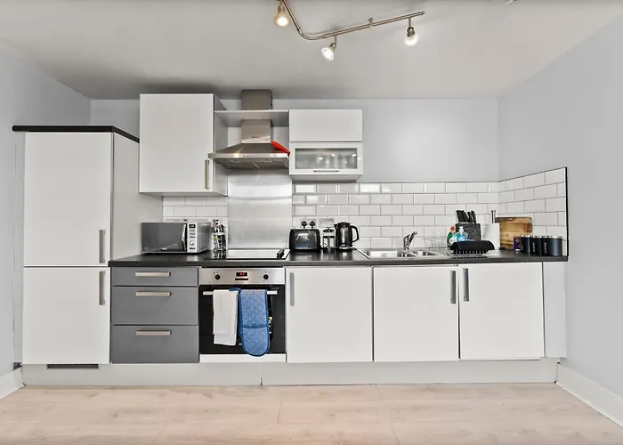 30 Percent Off! Stylish In Dewsbury -close To * Leeds (West Yorkshire)