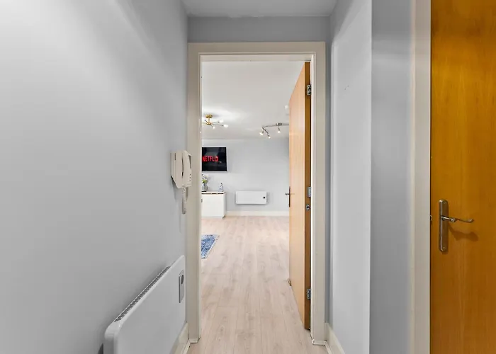 Apartment 30 Percent Off! Stylish In Dewsbury -close To