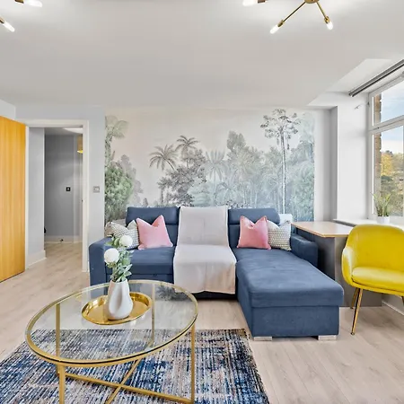 30 Percent Off! Stylish In Dewsbury -close To Apartment *